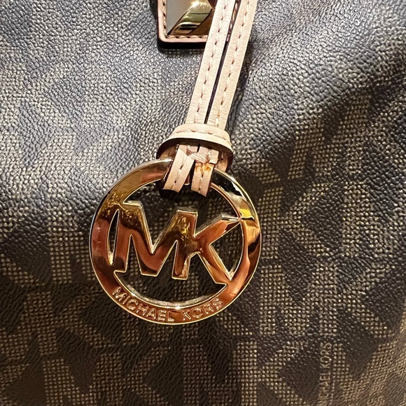 Michael Kors Greyson Large Handbag - Picture 6 of 13